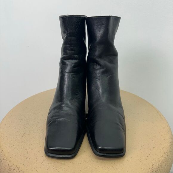 Stuart Weitzman Women’s Vintage Y2K Black Leather Square Toe Heeled Ankle Boot - Picture 2 of 9